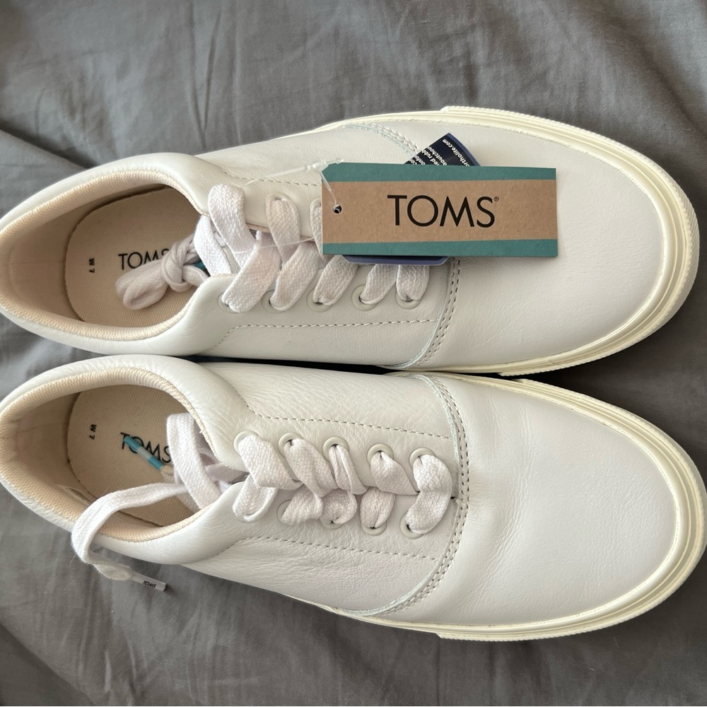 NWT size 7 Toms White Leather Sneakers with Lace-Up Design - Picture 6 of 6